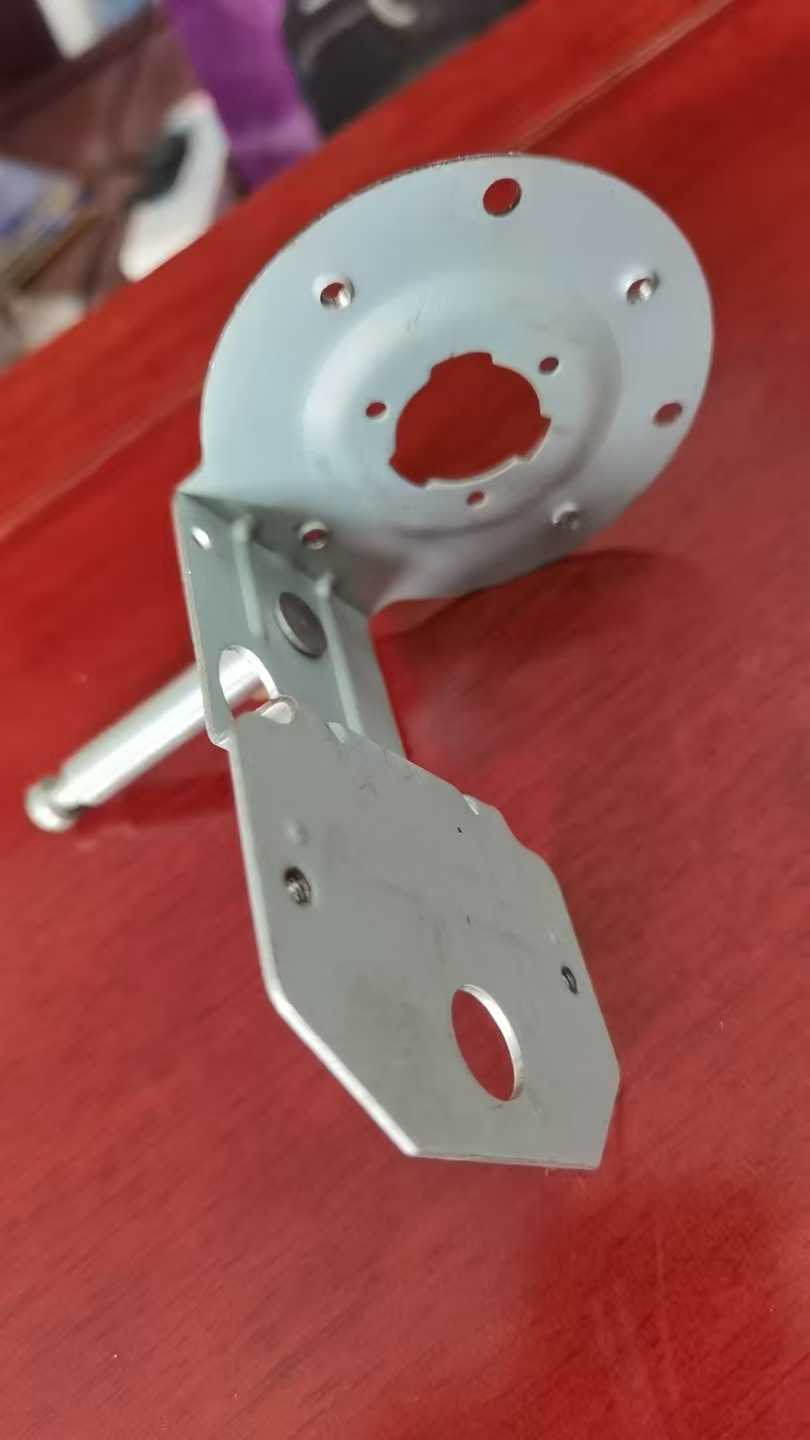 寻能做五金支架的加工厂，后期有量，如图，五金支架，直流无刷风扇