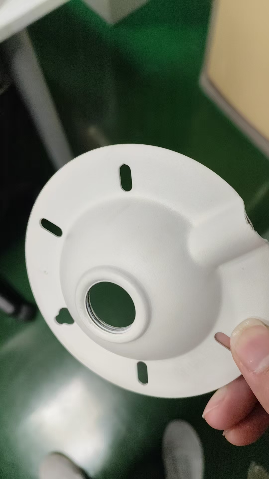 寻电镀加工厂，现在需要打样，量暂时不知道，但如果定下来应该是可以的，如图，铁件，需