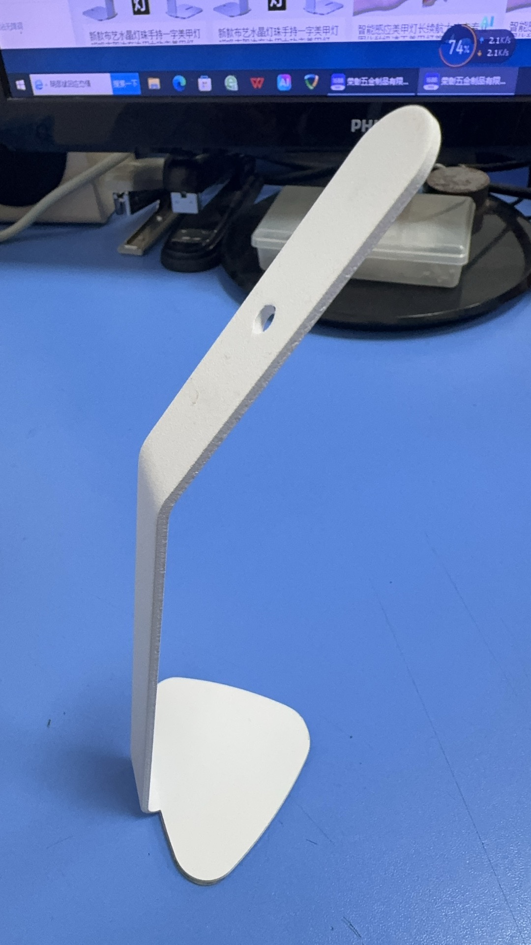 我司找大岭山喷粉加工厂，批次一两万件，是铁材质的产品，如图，要求喷砂纹白，