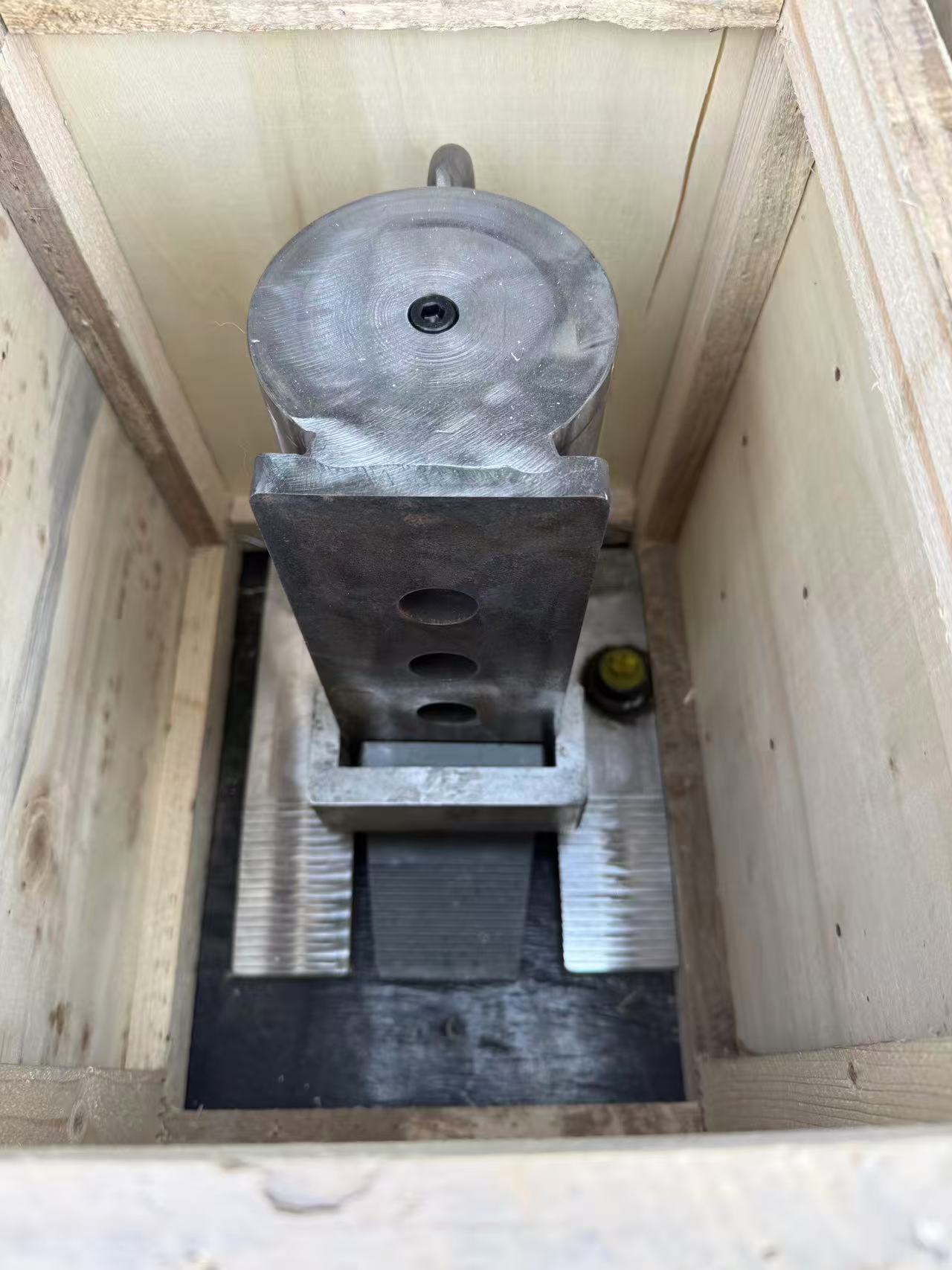 急需找电镀加工厂，目前有2件，一件大概20多公斤，钢材的，是组合件，可以拆分的，要