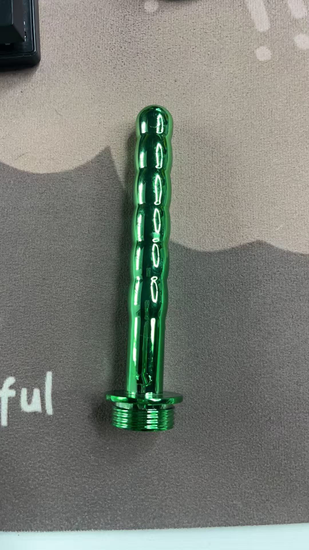 寻求真空镀加工厂，量还可以，一般每款月一万件~三万件左右，也有其他产品少数月几千件，