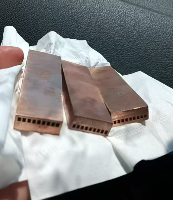 寻能做如图铜件产品的加工厂，每天量4万一6万件，如图，铜材质，T2铜件长73，