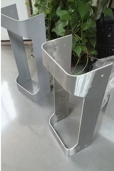 寻求两涂两烤的喷油加工厂，需要先评估报价，具体数量多少件不好预估，如图，铁件，表